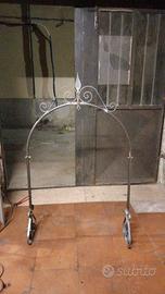Arco per pozzo; corrimano; manufatti in ferro