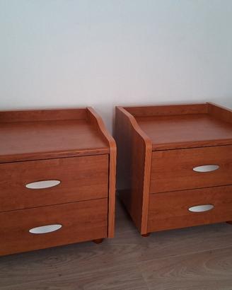 comodini in legno finitura ciliegio 