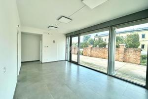 NEGOZIO A PIAZZOLA SUL BRENTA