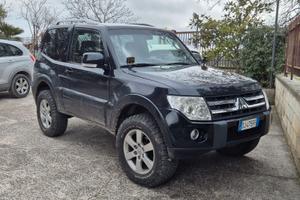 Mitsubishi Pajero V80