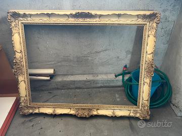 Cornice grande in legno