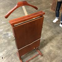 Appendi abiti e pantaloni vintage