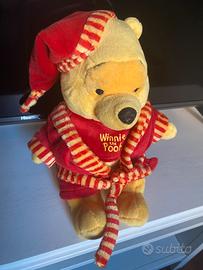 Winnie the pooh peluche con accappatoio rosso