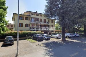 Trilocale al secondo piano con balcone e garage in