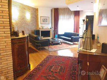 Piazza europa: immobile 180 mq + garage e p.auto