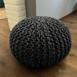 Pouf blu intrecciato con inserti in lamè argento