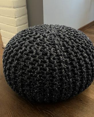Pouf blu intrecciato con inserti in lamè argento