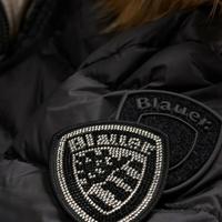 blauer pelliccia e logo con i brillantini