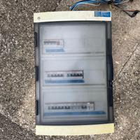 Centralino / quadro elettrico con interruttori