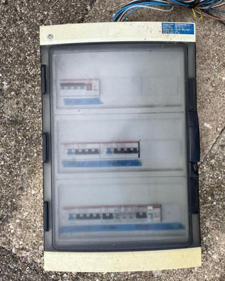 Centralino / quadro elettrico con interruttori