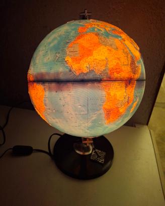 Mappamondo vintage con luce