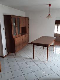 Tavolo e credenza cucina