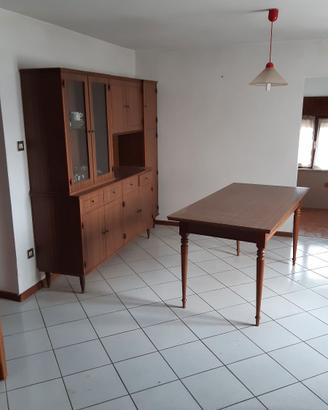 Tavolo e credenza cucina