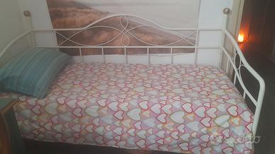Letto modello divano con  materasso buono