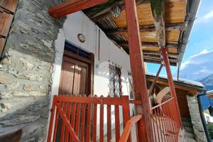 4 LOCALI A LA SALLE