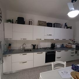 CUCINA BIANCA LEGNO FRASSINATO