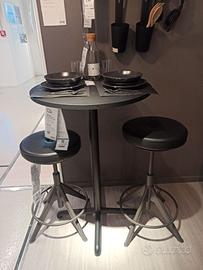 Tavolo bar con 2 sgabelli regolabili