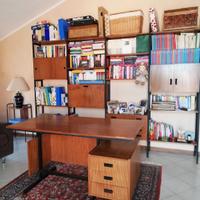 libreria e scrivania stile scandinavo anni 70