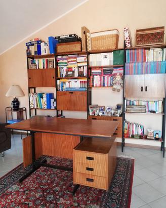 libreria e scrivania stile scandinavo anni 70