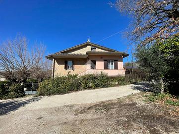 CASA SEMINDIPENDENTE A ASSISI