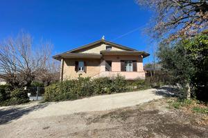 CASA SEMINDIPENDENTE A ASSISI