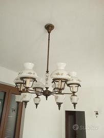 Lampadario vintage in metallo e vetro