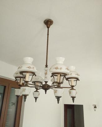 Lampadario vintage in metallo e vetro