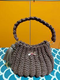Borsetta fatta a mano all'uncinetto