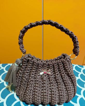 Borsetta fatta a mano all'uncinetto