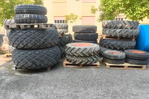 gomme varie per trattore agricolo o rimorchio (1)