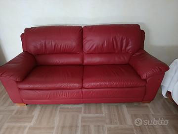 Divano rosso di pelle
