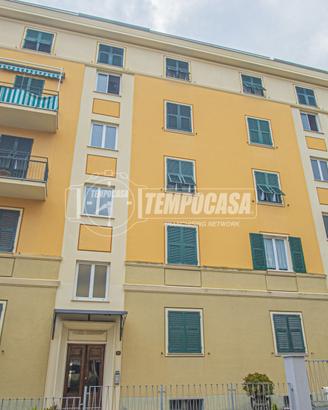 3 LOCALI CON BALCONI IN CENTRO A RIVA TRIGOSO