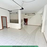 NEGOZIO A PREGNANA MILANESE