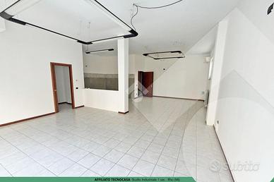 NEGOZIO A PREGNANA MILANESE