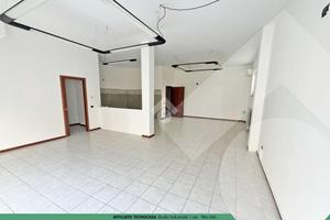 NEGOZIO A PREGNANA MILANESE