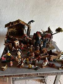 Presepe completo con statuine, animali e casette