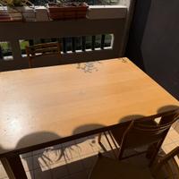 Tavolo da pranzo in legno