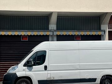 Locale commerciale + cantina/magazzino