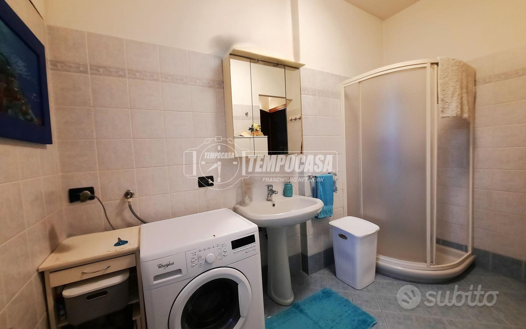 VILLA BIFAMILIARE IN ZONA COLLINARE - More