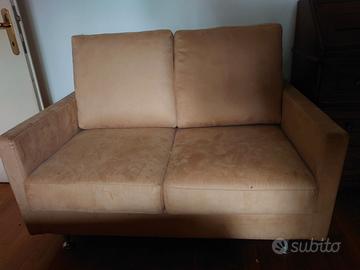 Divano due posti / piccolo divanetto