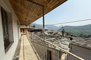 CASA SEMINDIPENDENTE A TRAVES