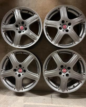 Cerchi in lega Momo da 16 4x100 Fiat