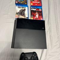 Playstation 4 + 4 videogiochi