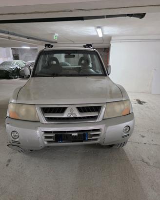 mitsubishi pajero 2.5 anno 2004