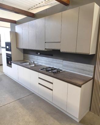 Cucina lineare moderna, fine serie NUOVA adattabil