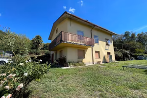 CASA INDIPENDENTE TRICAMERE CON GIARDINO