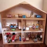 Casetta in legno per bambole