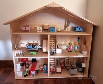 Casetta in legno per bambole