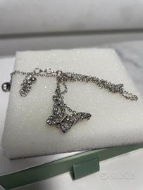 Collana Bershka in maglia di metallo con farfalla