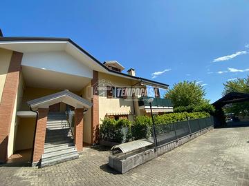 VOLPIANO QUADRILOCALE CON DUE BOX AUTO.